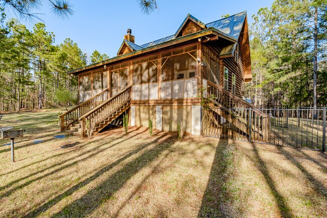 Foto del edificio - Furnished Lake house on Lake Monticello