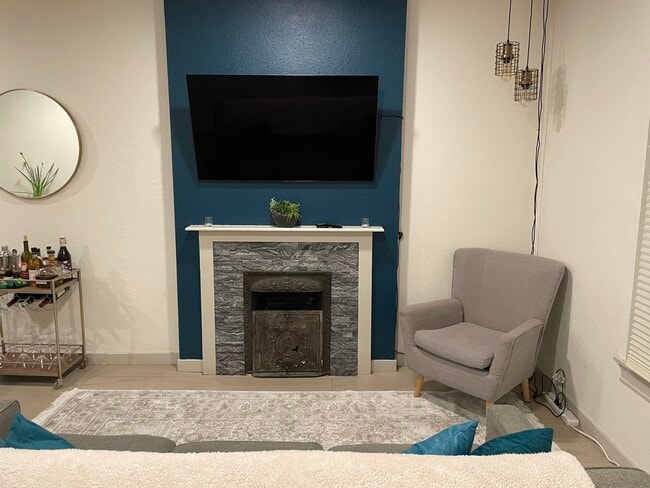 Living Room - 3136 N Elizabeth St