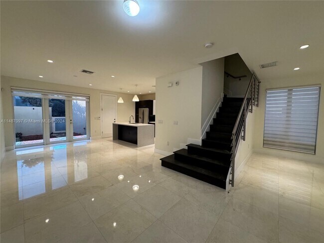 Foto del edificio - 6406 NW 104th Path