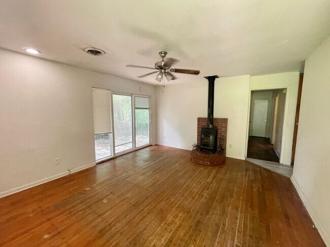 Building Photo - Huge Fenced Yard & All Hard Flooring