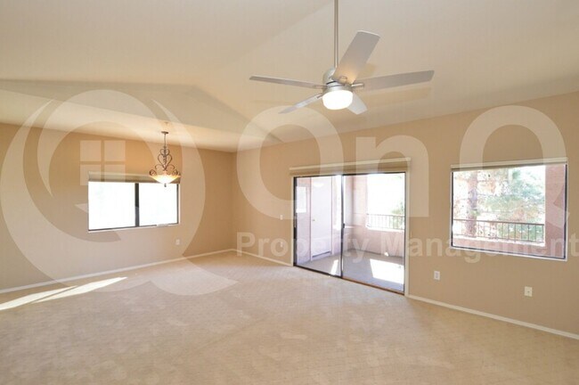 Foto del edificio - 9455 E Raintree Dr