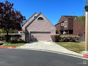 Building Photo - 606 Bridgeport Ln