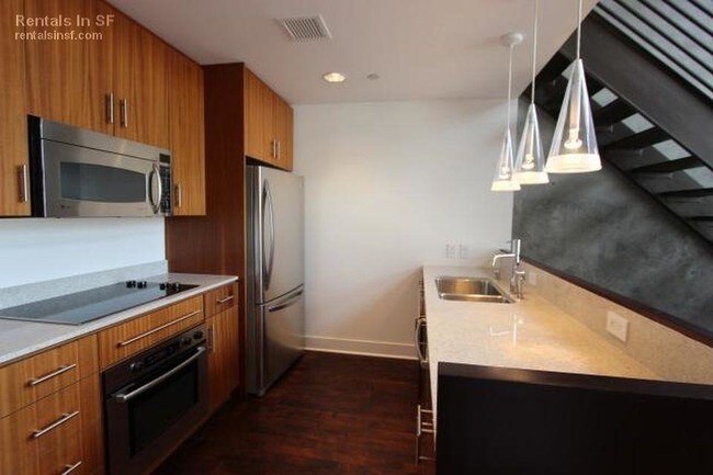 Building Photo - Top Floor Loft in sophisticated building.