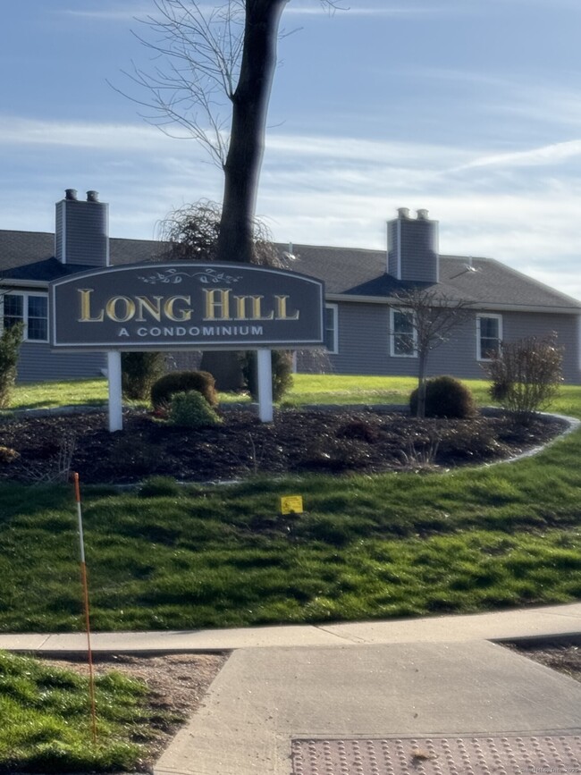 Foto del edificio - 831 Long Hill Rd
