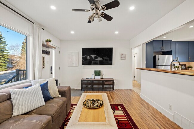 Photo du bâtiment - 7916-7936 36 Ave NW