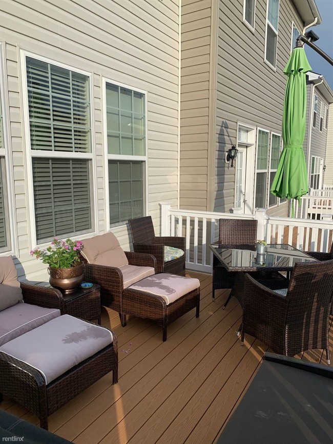 Building Photo - 4 br, 3.5 bath Townhome - 124 Amelia Way