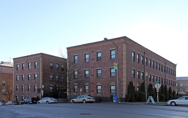 Building Photo - Landmark Court Apartments