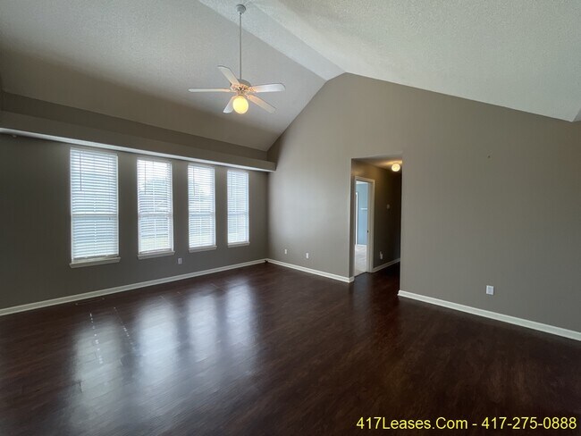 Building Photo - 834 S Duke Ave