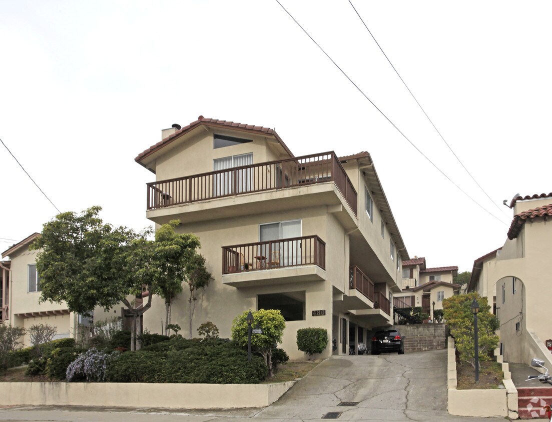 Aliottis Apts 480 Watson St Monterey, CA
