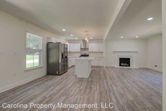 Foto del edificio - 5 br, 3 bath House - 3900 Rhodes Avenue