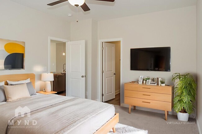 Building Photo - 221 Pine Is Ave