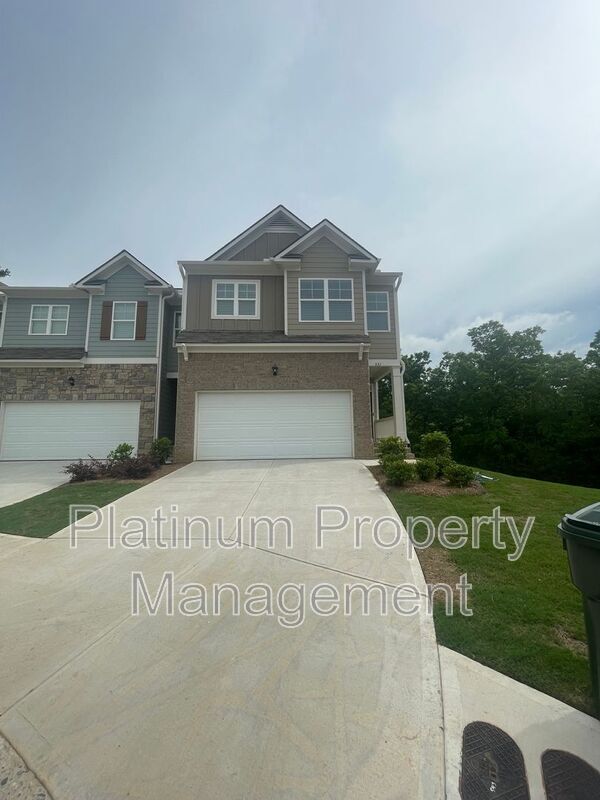 Foto del edificio - 551 Stoneybrook Dr