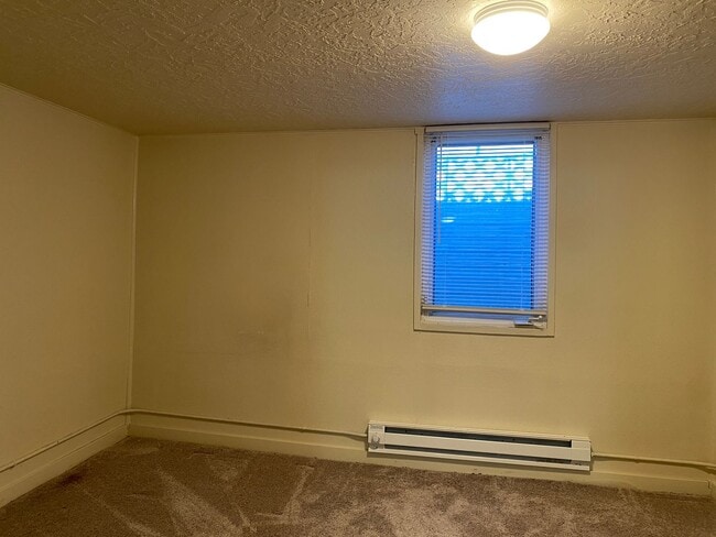 Foto del edificio - 709 Evans Ave