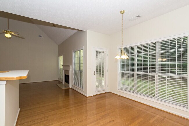 Building Photo - 107 Windsong Dr