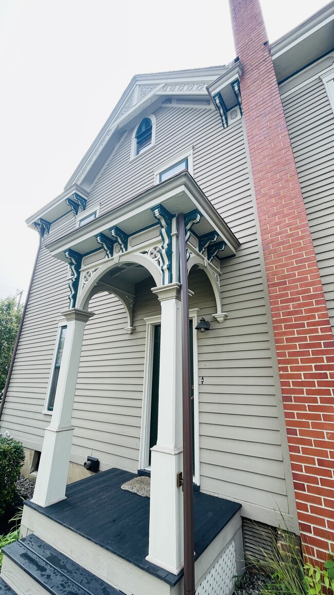 Building Photo - 146 S Main St