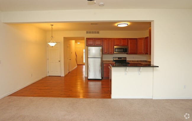 Building Photo - The Ridgeview Townhomes & The Crossings