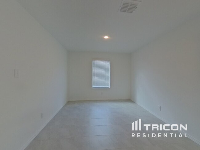 Building Photo - 1423 Dovekie Drive Forney TX