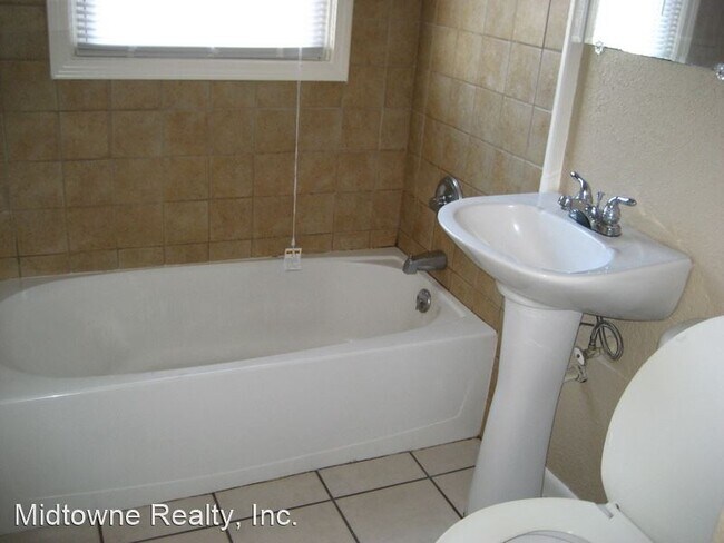 Building Photo - 3 br, 1 bath House - 4323 Standish Dr.