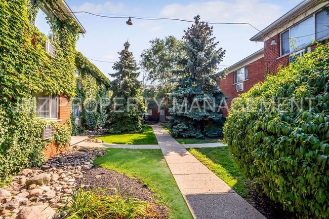 Foto del edificio - 629 W Maple Rd