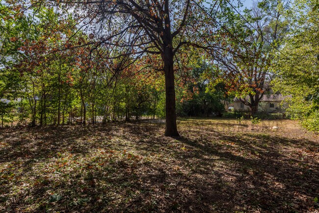 Foto del edificio - 2511 Woodland N
