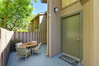 Building Photo - 13051 Lincoln Way