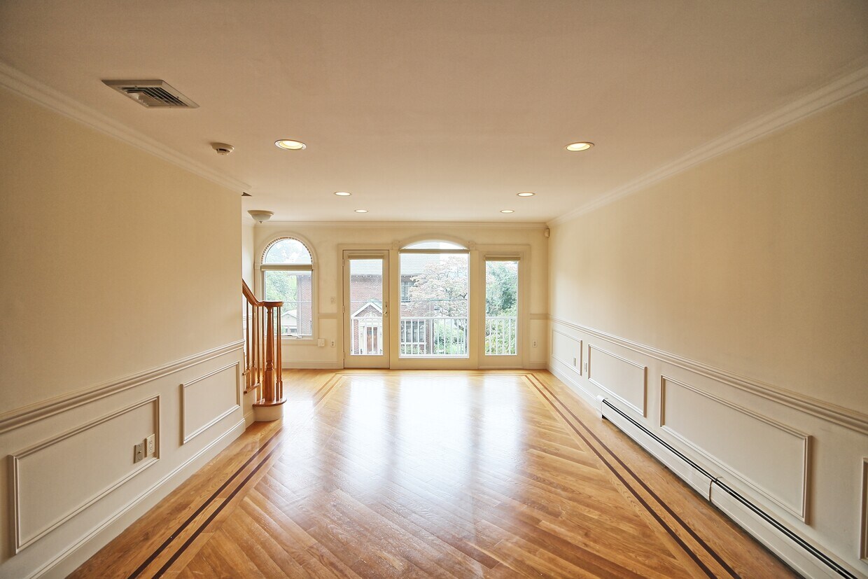 Welcome Home! - 694 Undercliff Ave
