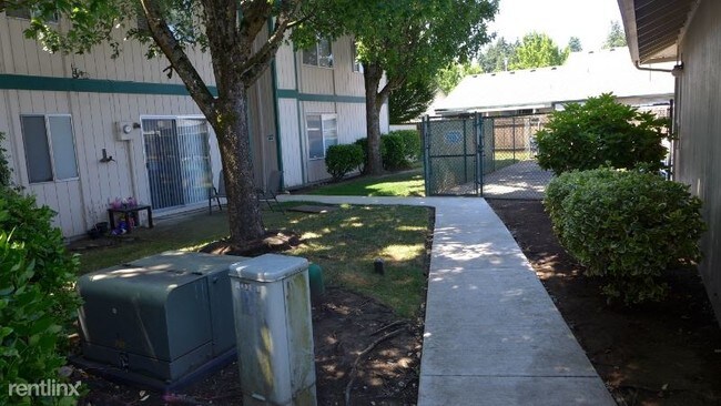 Building Photo - 5304 NE 84th Loop
