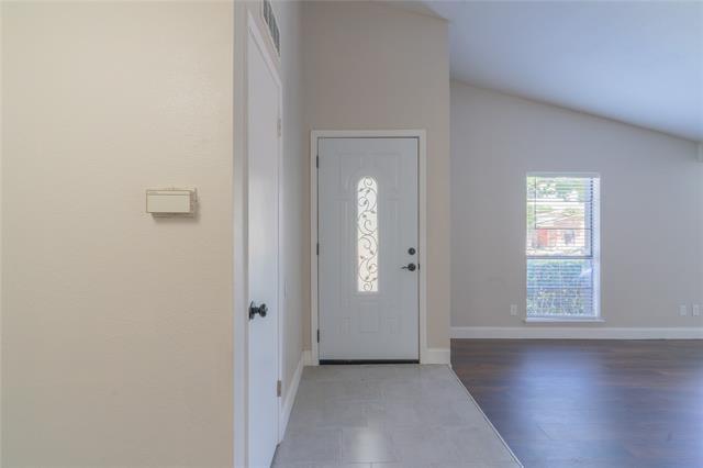 Building Photo - 3437 Knoll Point Dr