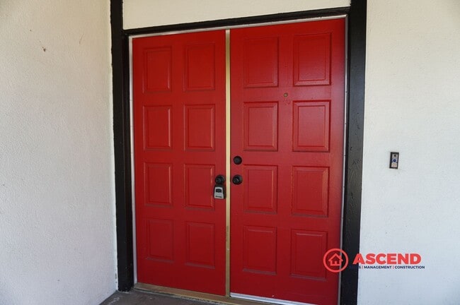 Foto del edificio - Spacious 4BR/2BA Bakersfield Home with Fireplace