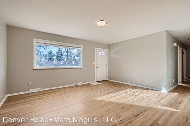 Building Photo - 3 br, 3 bath House - 231 W Fremont Ave