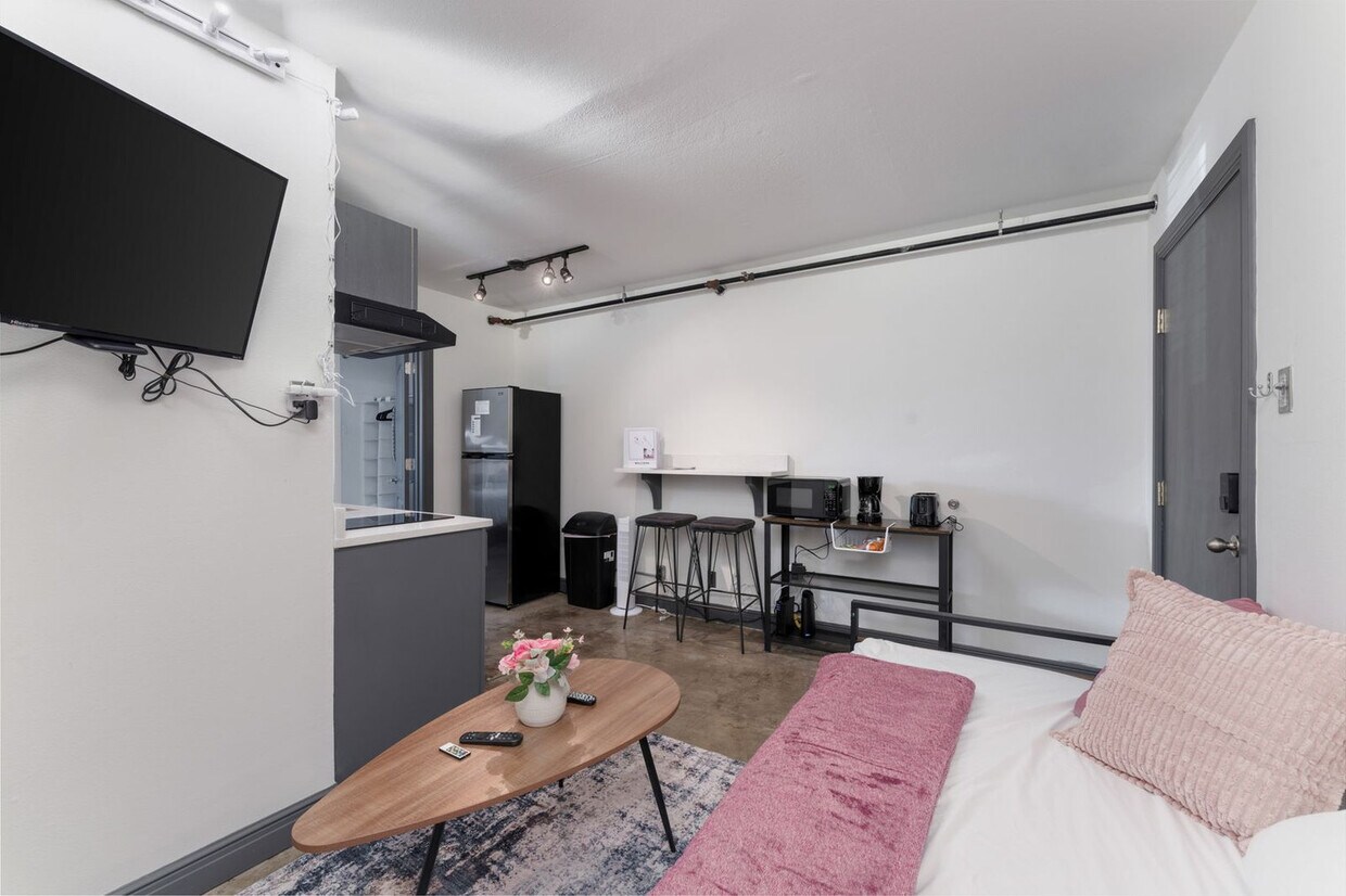 Foto principal - 201 S Chaparral St