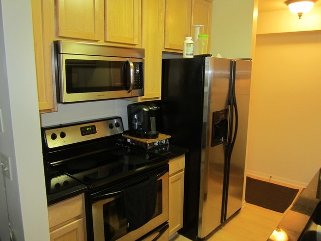 Building Photo - 709 Strom Dr