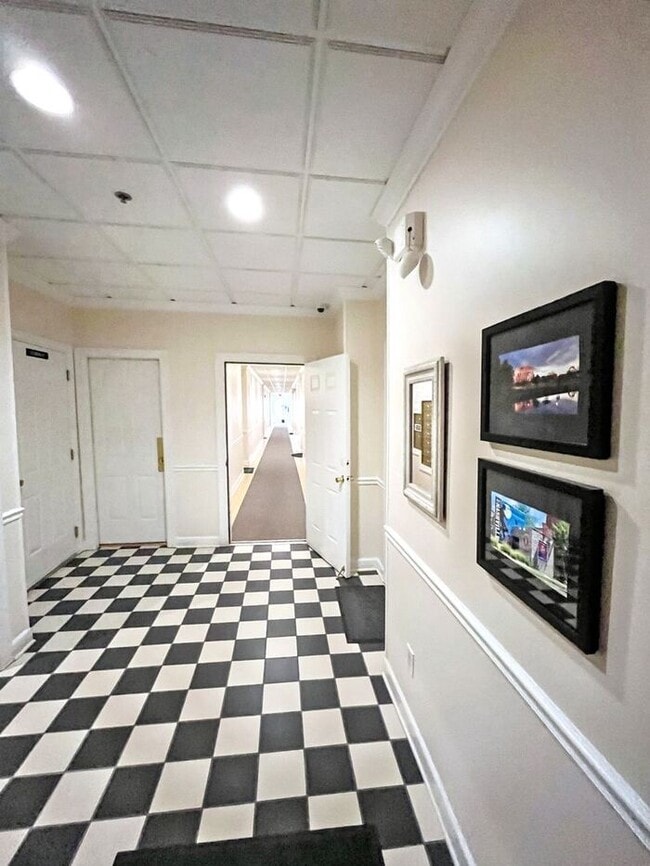 Building Photo - Lovely 1 Bed & 1.5 Bath Condo in Nashville...