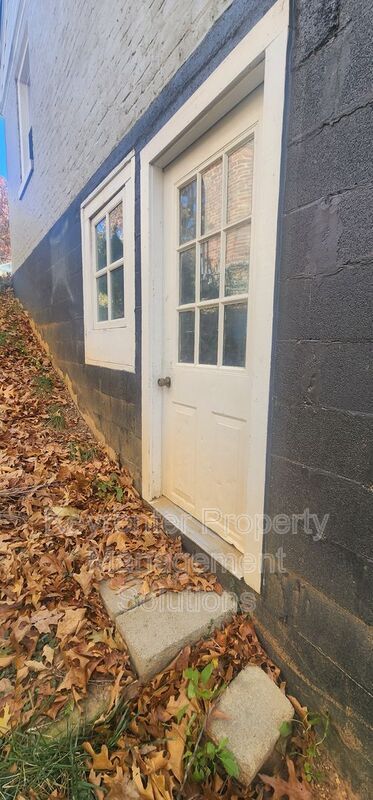 Building Photo - 326 Westwood Blvd