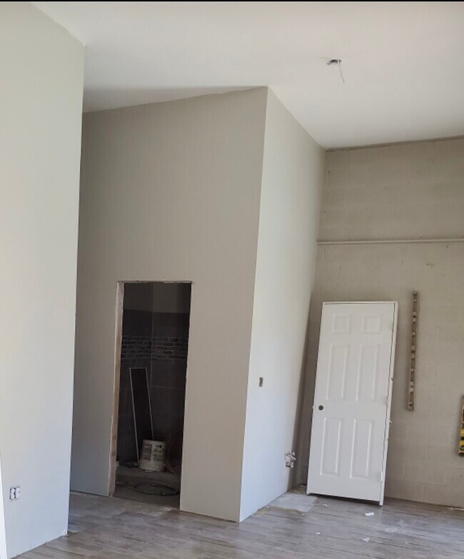 Techos altos. - 1305 Palm St