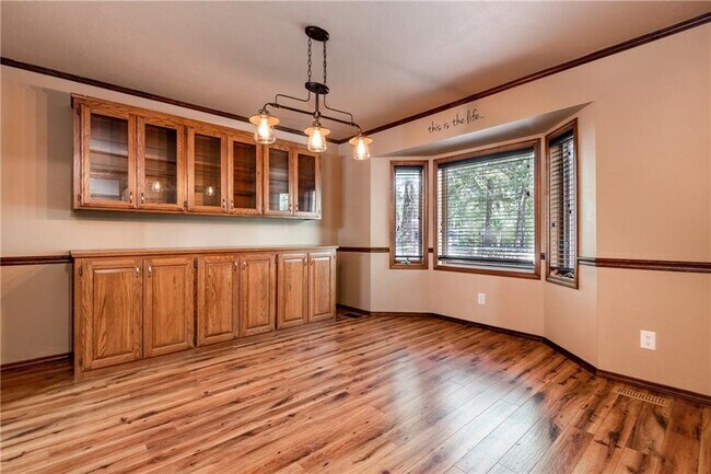 Building Photo - 2450 Sequoyah Dr