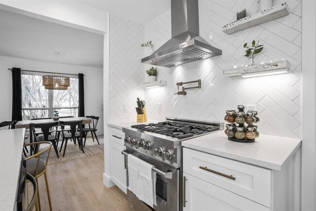 Building Photo - 2001 Wychwood Dr