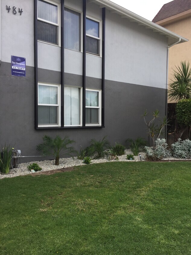 Primary Photo - 484 S Los Robles Ave