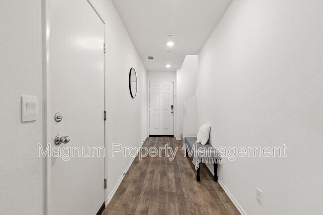 Building Photo - 30907 Challenger Ct