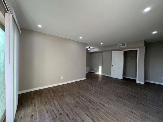 Building Photo - 47 Provincial Ct