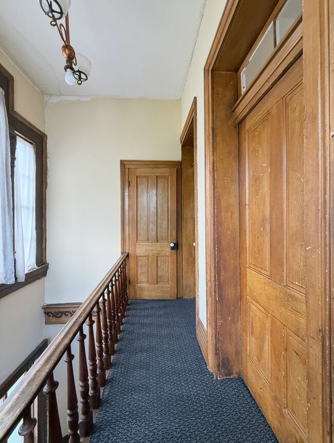 Photo - LARGE upstairs....2 Bedroom 1 Bath Apartment