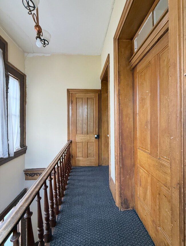 Foto del edificio - LARGE....2 Bedroom 1 Bath