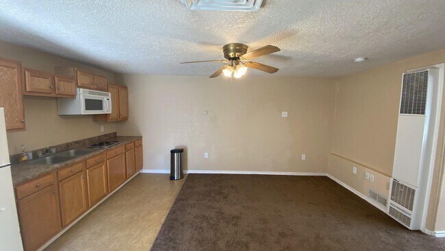 Building Photo - 942 Anthony Ln SW
