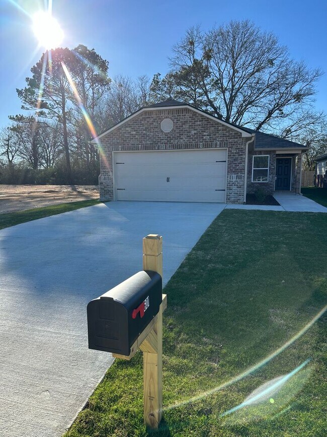 Building Photo - BRAND NEW Three Bedroom | Two Bath Home in...