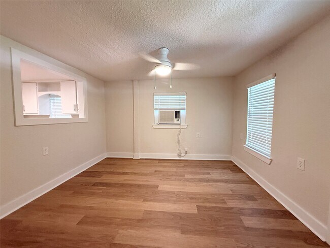 Foto del edificio - 14070 S HWY 288