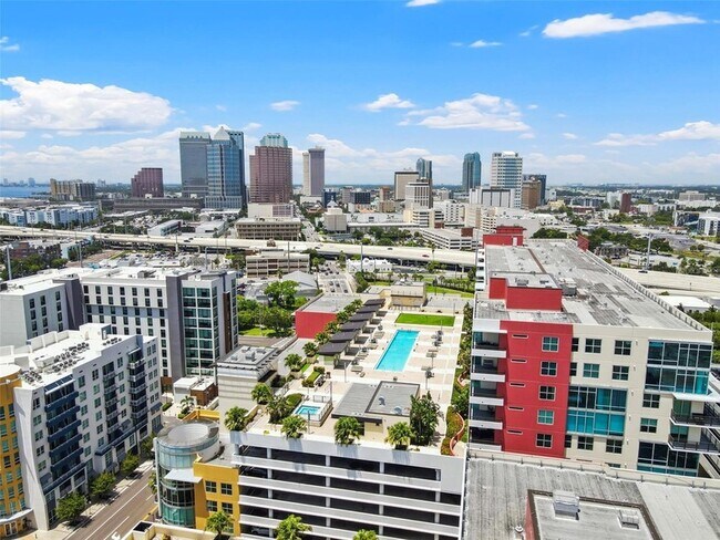 Foto del edificio - 1120 E Kennedy Blvd