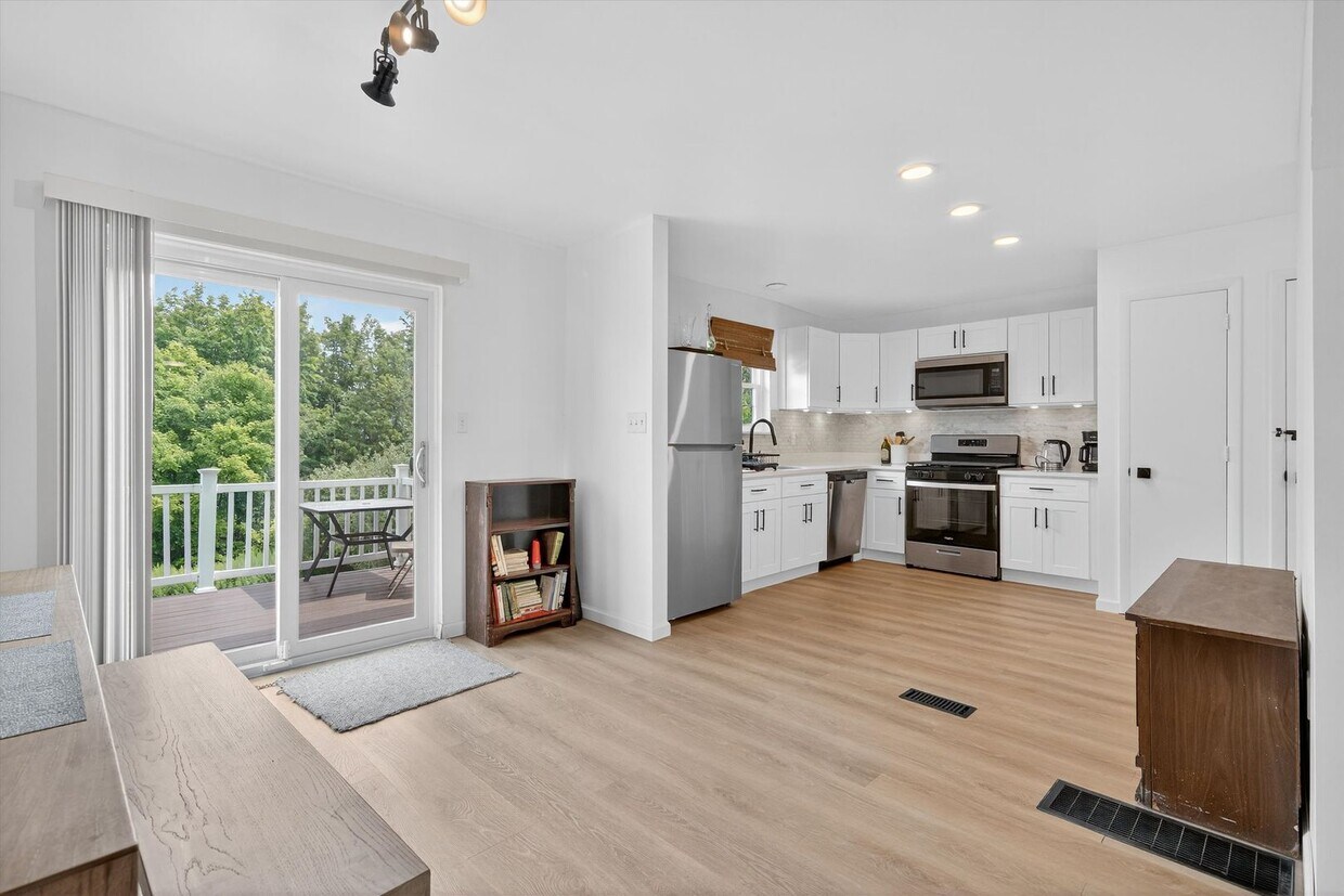 Primary Photo - Gorgeous Newly Renovated 3 BR, 2.5 BA Town...