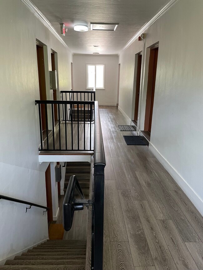 Foto del edificio - 1 Edgewater Dr