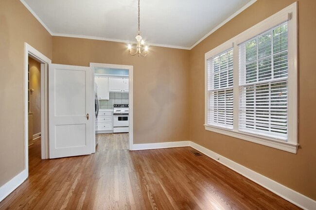 Building Photo - 1815 Linden Pl