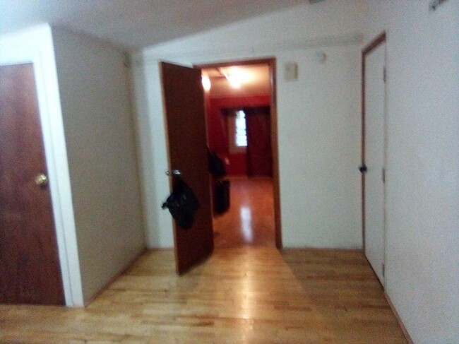 Foto del edificio - 32 Sanford Ave
